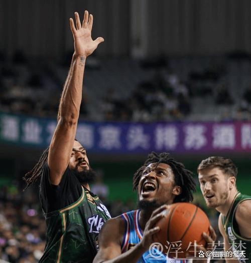 黑根斯闪电般断球反击一条龙上篮 黑根斯闪电般断球反击一条龙上篮