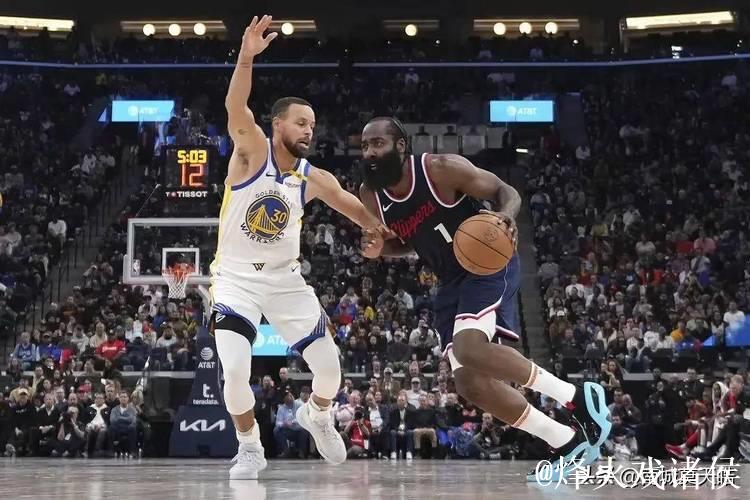 哈登23+11闪耀全场,库里两次崴脚提前离场,快船战胜勇士 哈登23+11闪耀全场,库里两次崴脚提前离场,快船战胜勇士