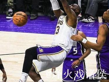 詹姆斯32+7+6力压福克斯31分 湖人险胜国王豪取3连胜 詹姆斯32+7+6力压福克斯31分 湖人险胜国王豪取3连胜